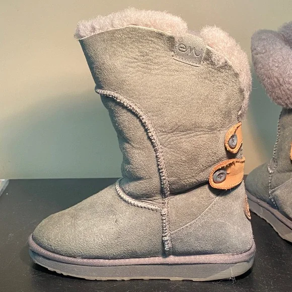 Emu Charcoal Boots with Camel Button Details. Ladies size 6 - Picture 8 of 13